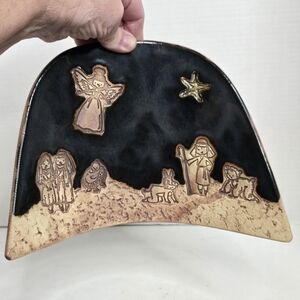 Pottery Curved Nativity Scene 7 In. tall 9.5 In. wide Very Unique NWT One Piece